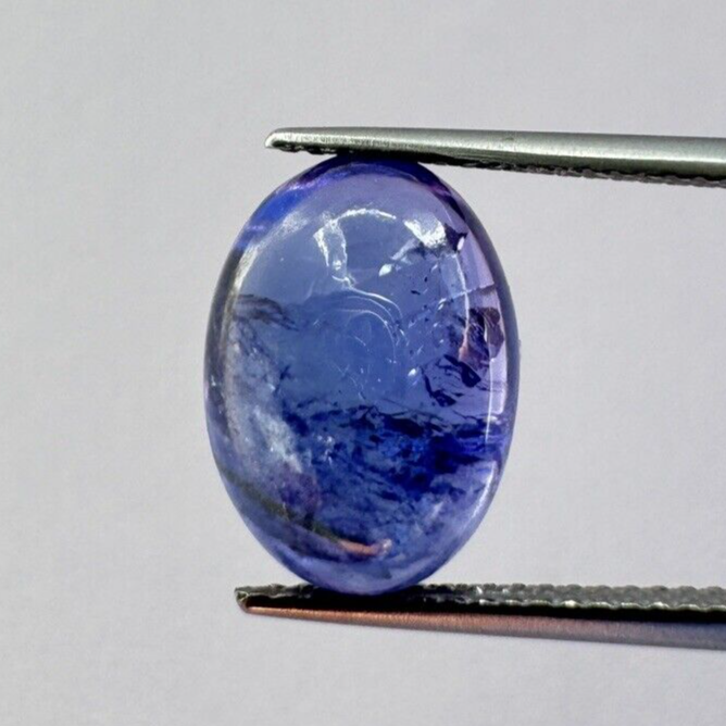 Tanzanite Cabochon In Vibrant Blue 12,97mm x 9,64mm 6,86cts