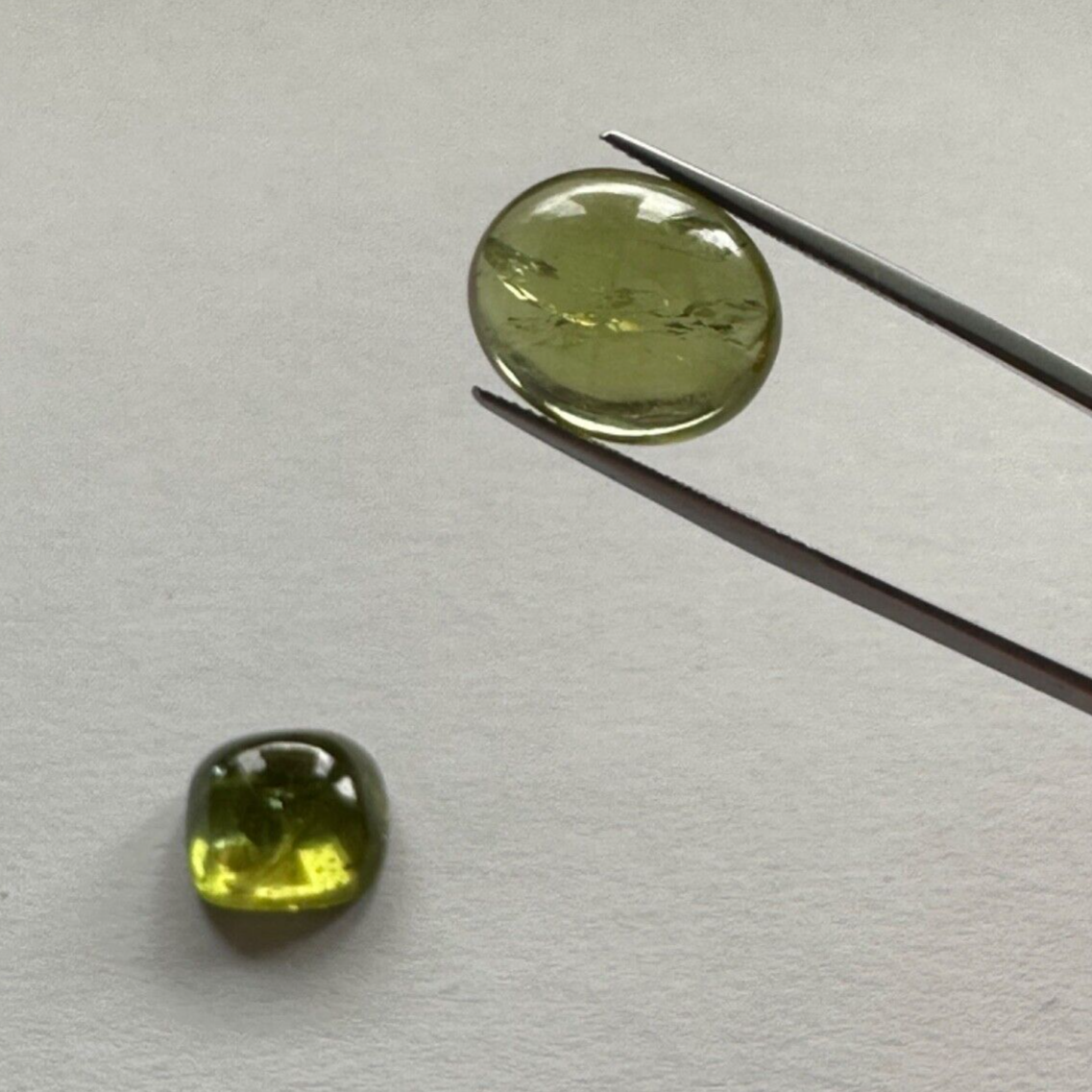 Peridot Cabochon in verschiedenen Größen und Formen 5 Stück im Set