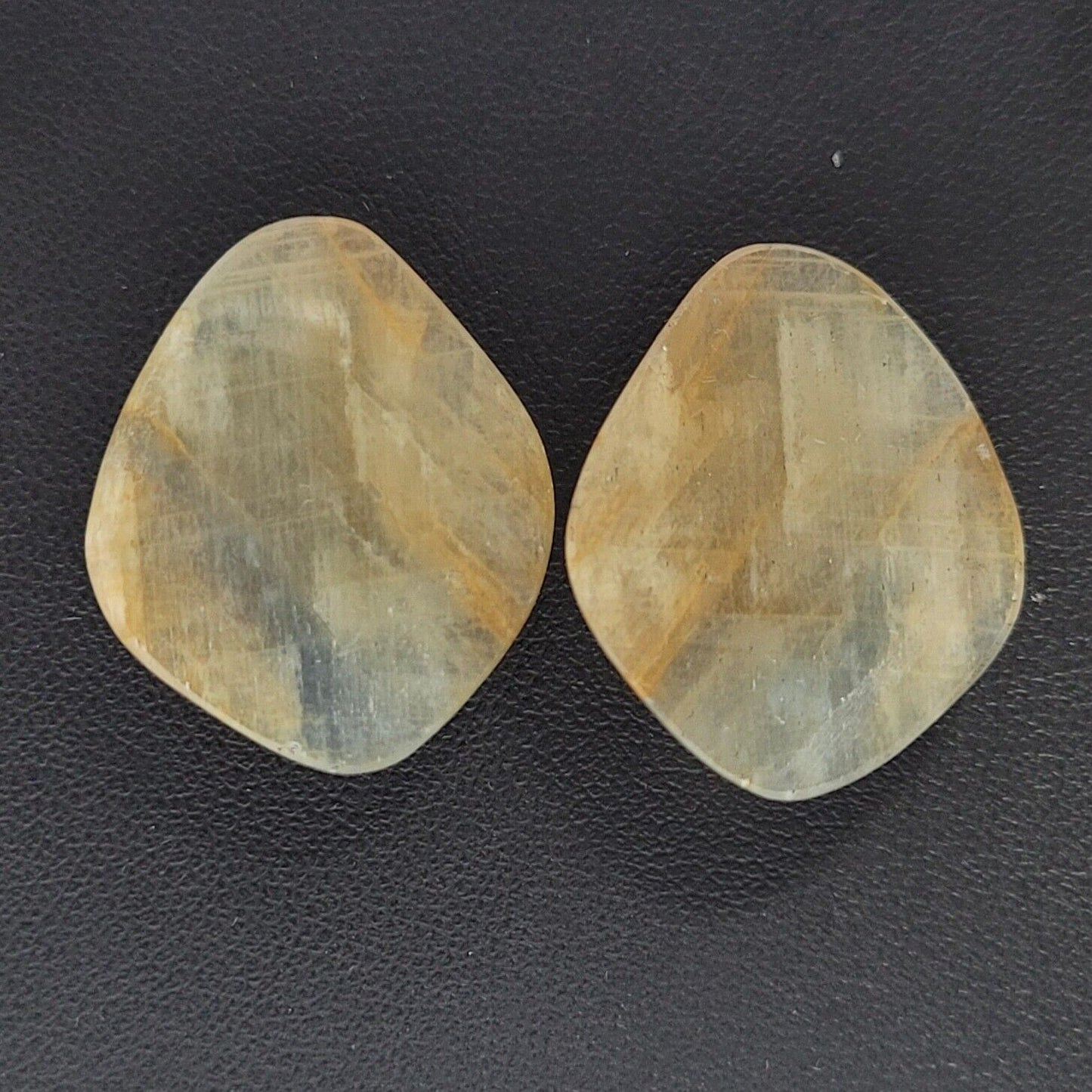 Sapphire Rose Cut Couple With Flat Back A Rare Find 44,02 Carat