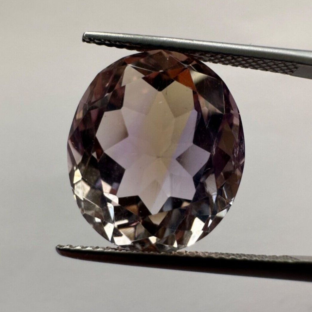 Wonderful Two-tone Ametrine 1. 16,2mm x 14,1mm 13,85cts