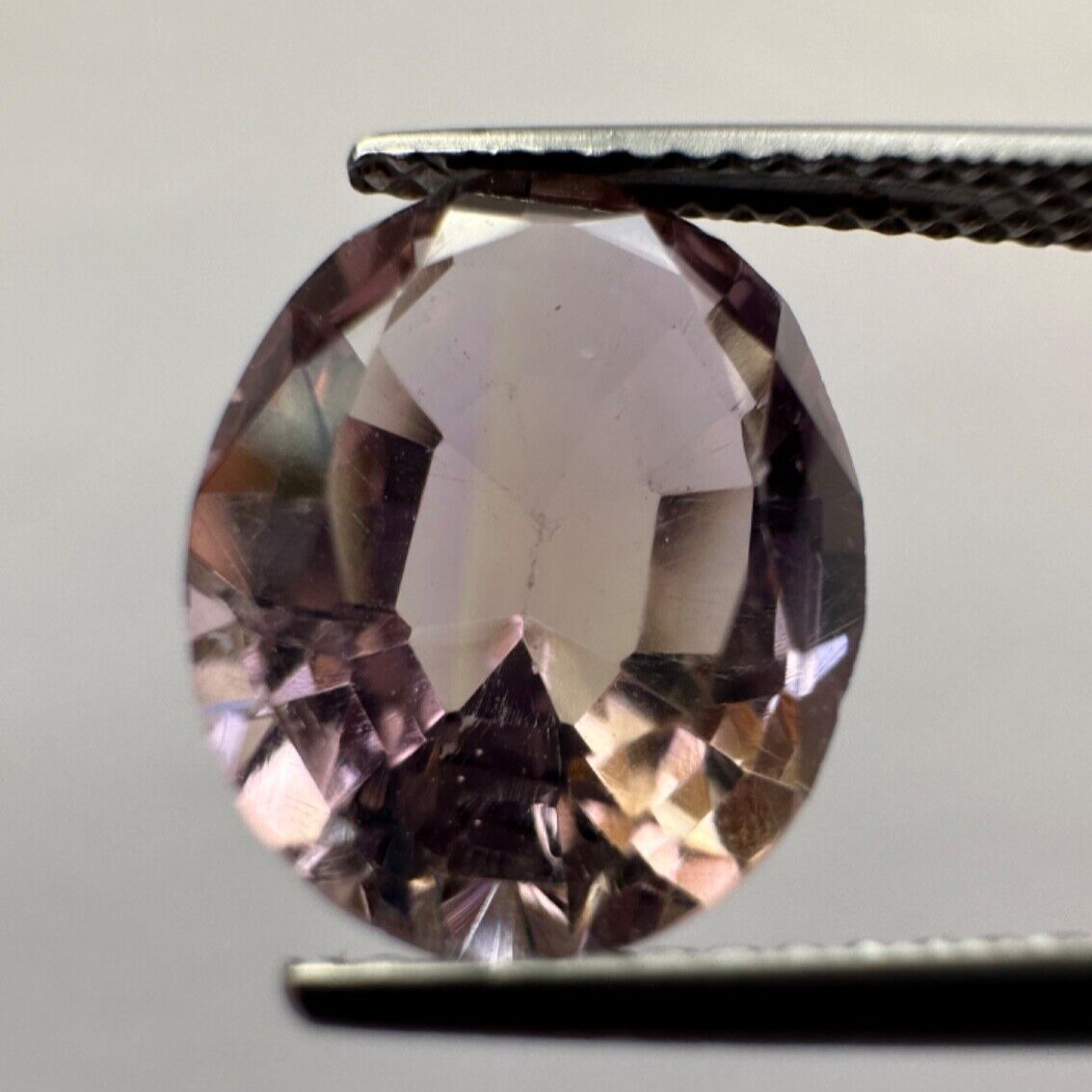 Wunderbarer Ametrin 12,4mm x 9,8mm 4,07cts