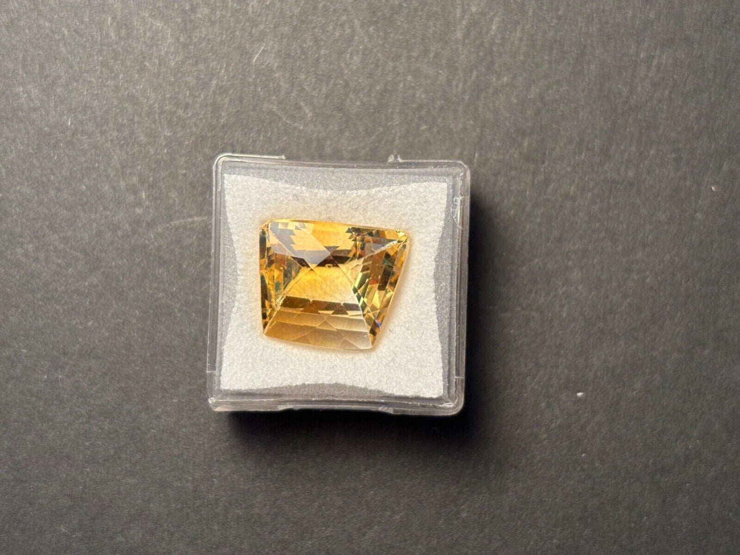 Citrine Elaborate Cut Faceted 12,66 Carats AAA+ Quality