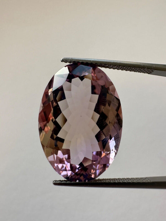 Ametrin facettiert, mehrfarbig, toller Stein, 23 mm x 15,9 mm, 20,18 ct