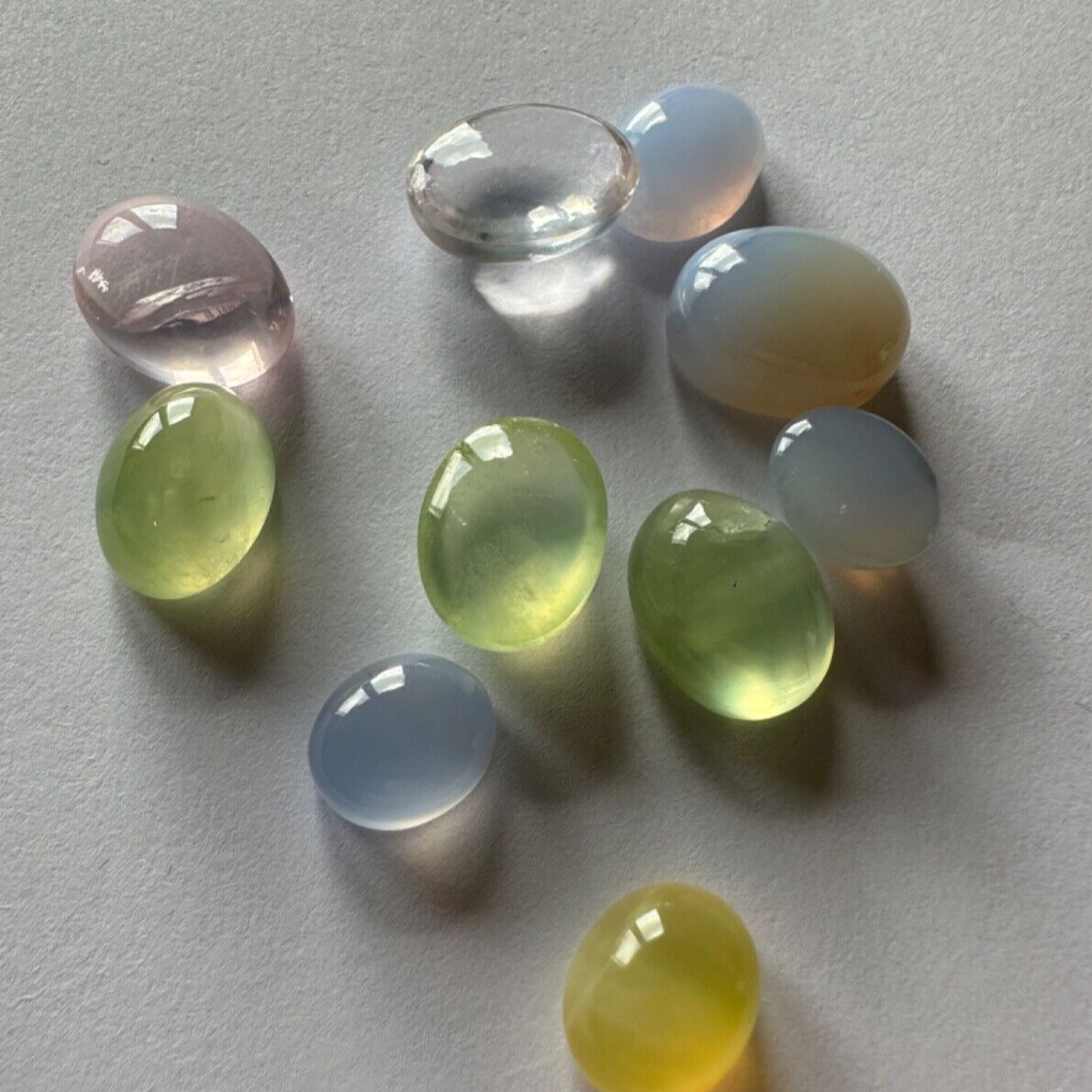 Zarte Pastelltöne in mehrfarbigen Cabochons, 11er-Pack