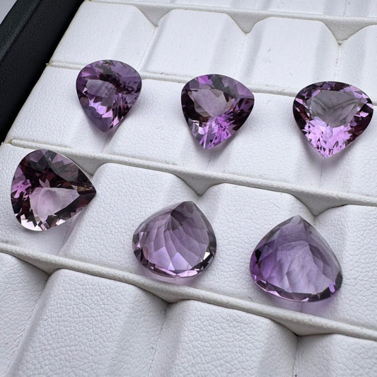 Funkelnder Amethyst im Trillionschliff