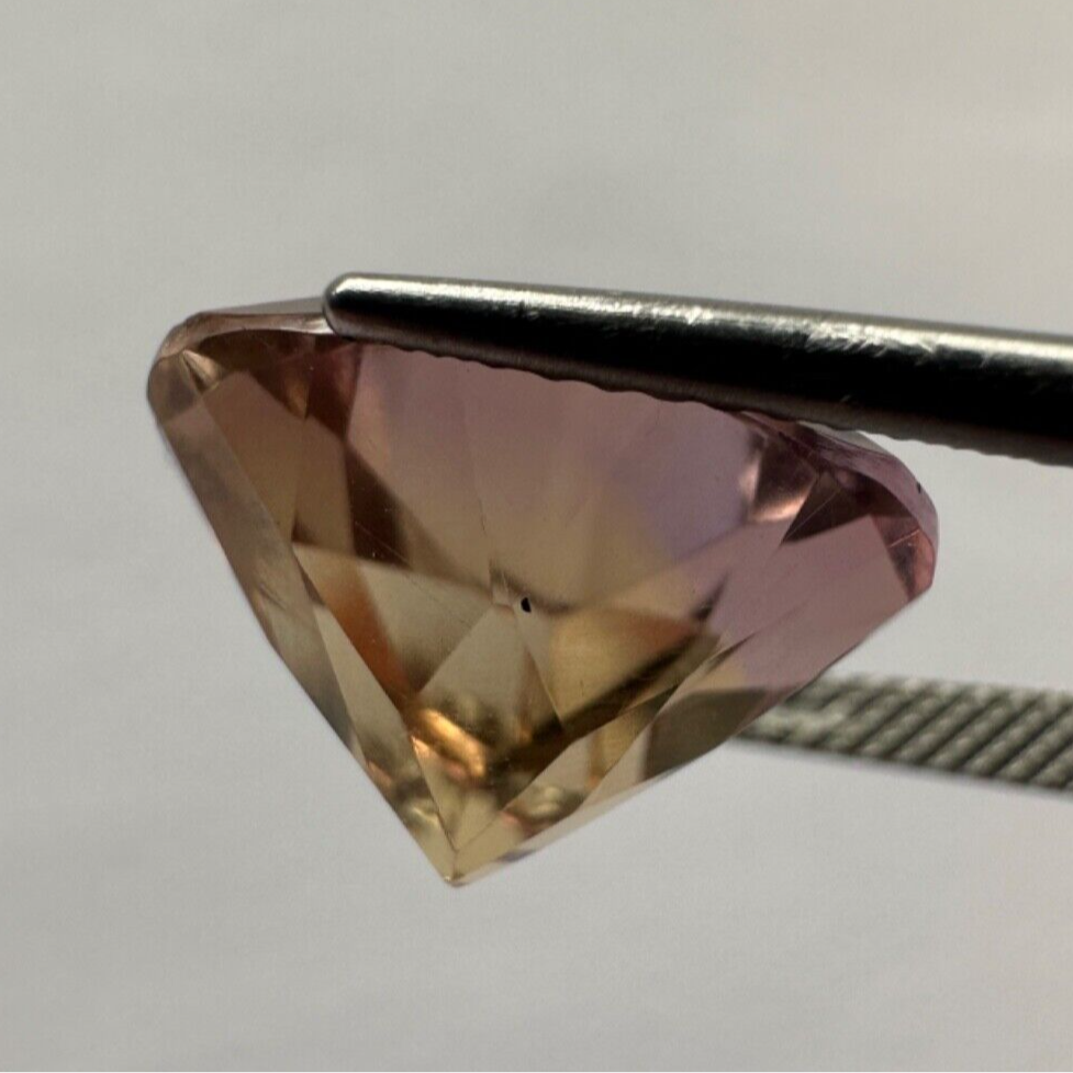 Beautiful Ametrine Trillion Cut 14,1mm x 13,8mm 7,23cts