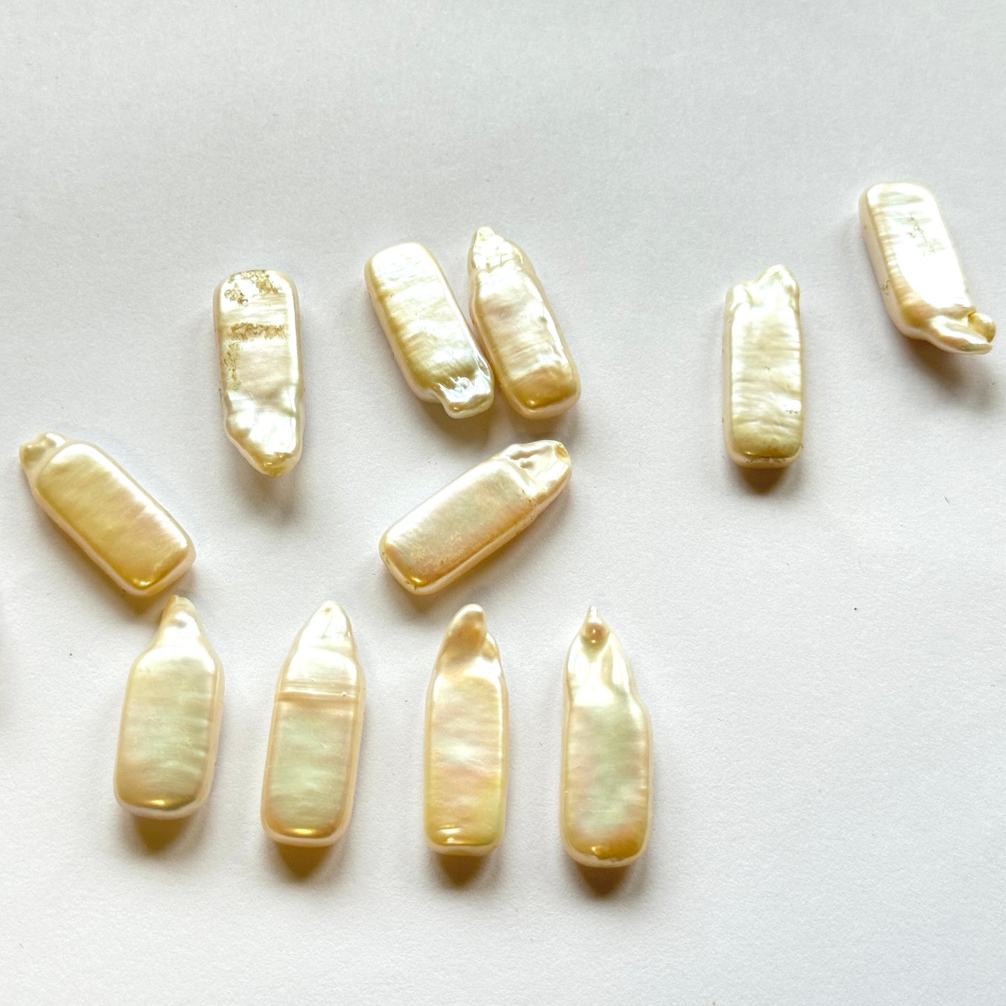 5 Pieces Beautiful Rare Elaborate White Long Pearls With 2 Holes For Jewellery