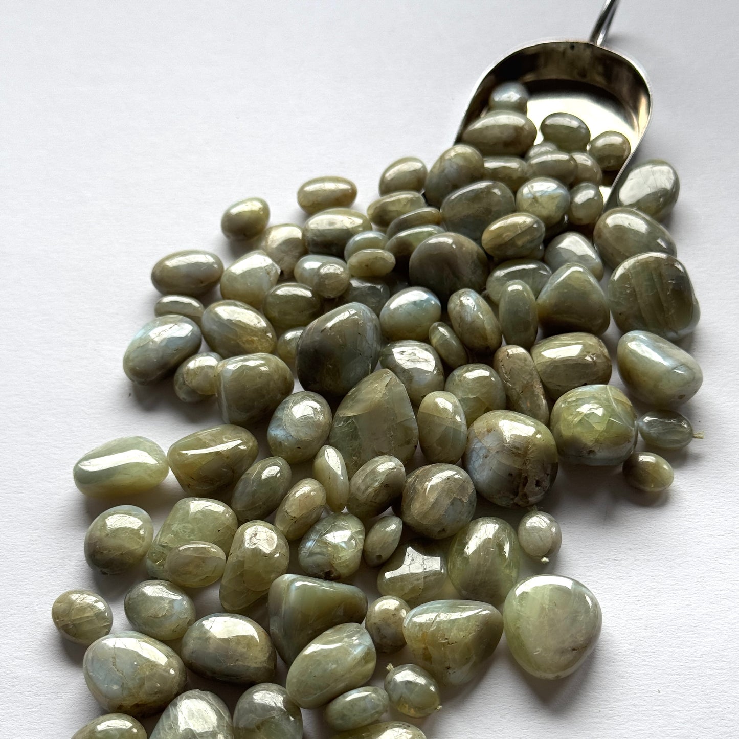 White Labradorite 59 g per pouch