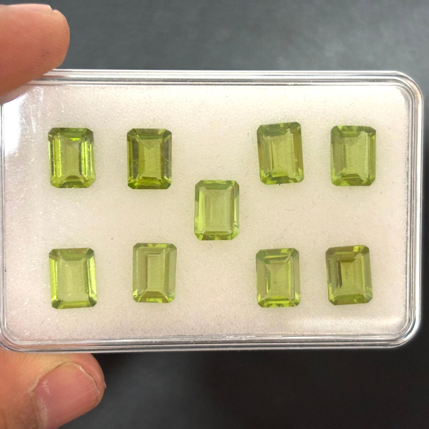 1 piece Peridot Emerald Cut Faceted 8 x 6mm 1,50 Cts. Top quality