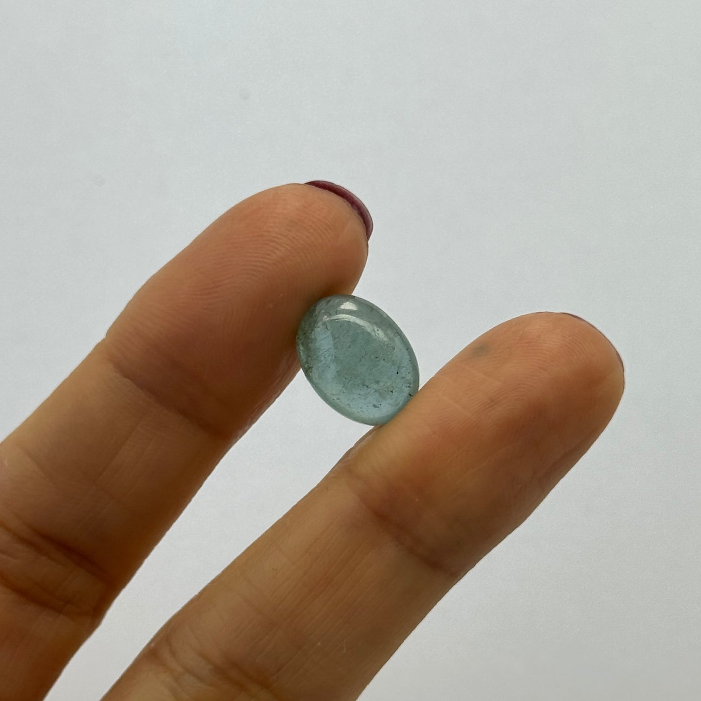 Captivating oval blue chalcedony cabochon - 5.04cts