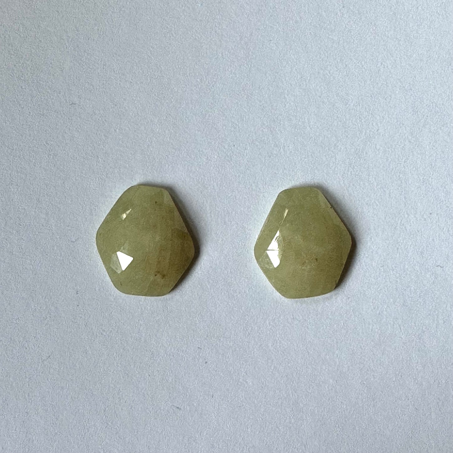 Gelber Saphir im Rosenschliff mit flachem Boden, Paar, sehr selten, 20,96 Karat