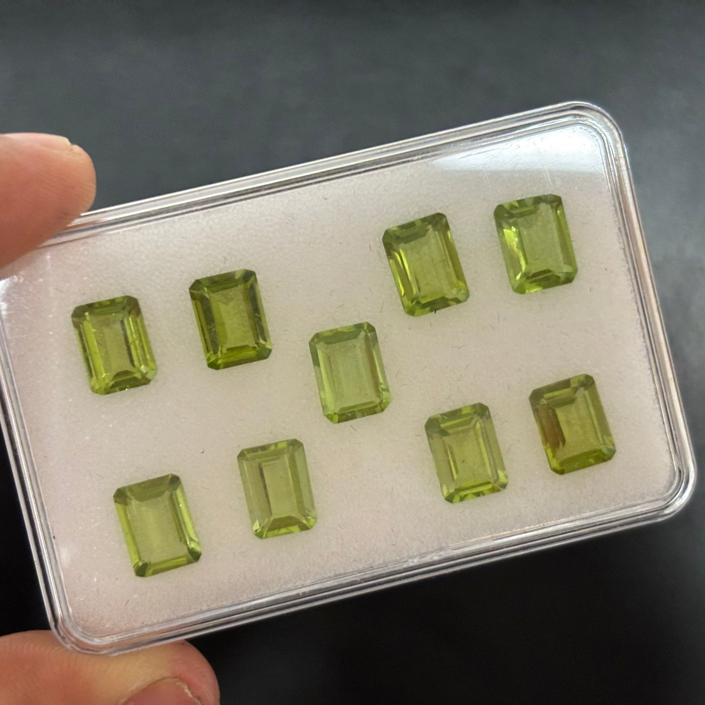 1 piece Peridot Emerald Cut Faceted 8 x 6mm 1,50 Cts. Top quality