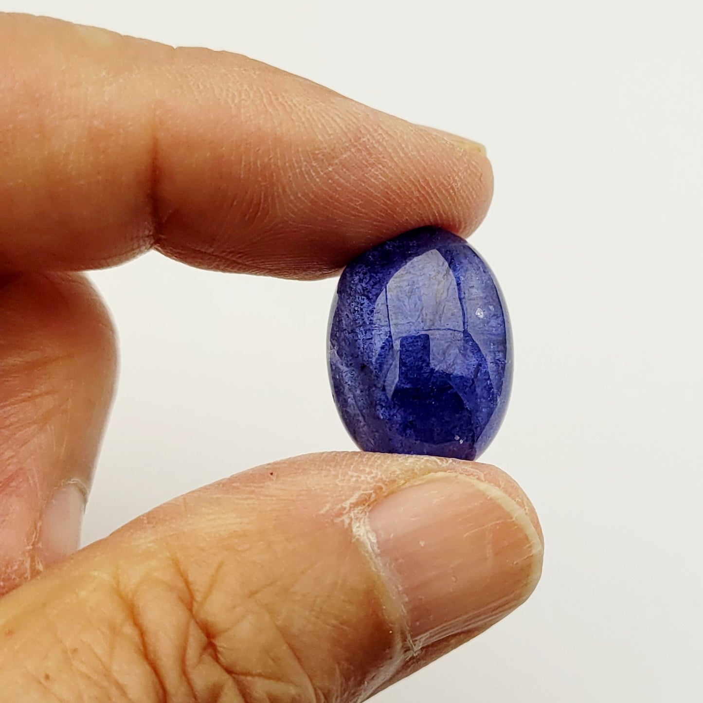 Tansanit Cabochon durchscheinend mit schönen Einschlüssen blau