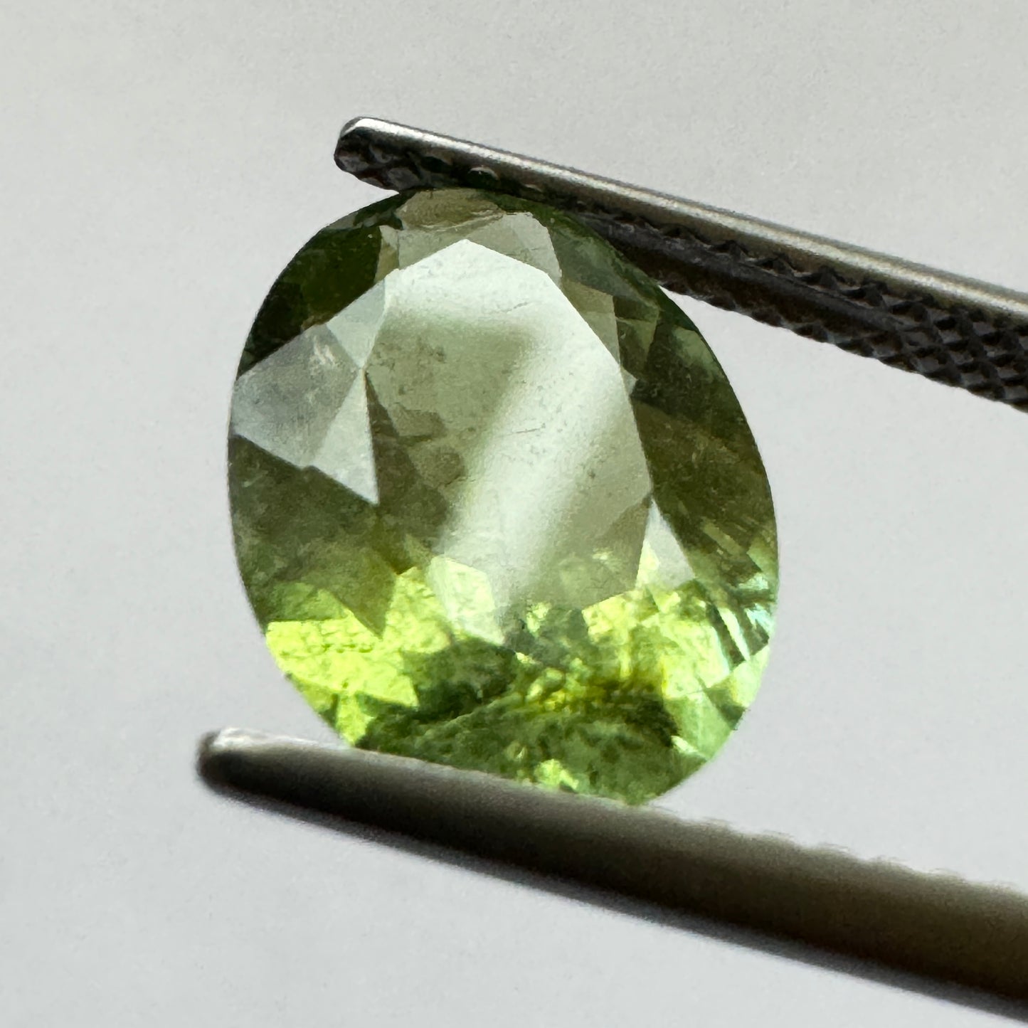 Exquisite, Green Tourmaline In Oval Shape 11.5 x 8.9 x 4.5 mm 2.65 cts