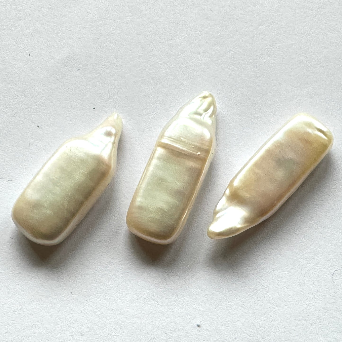 5 Pieces Beautiful Rare Elaborate White Long Pearls With 2 Holes For Jewellery