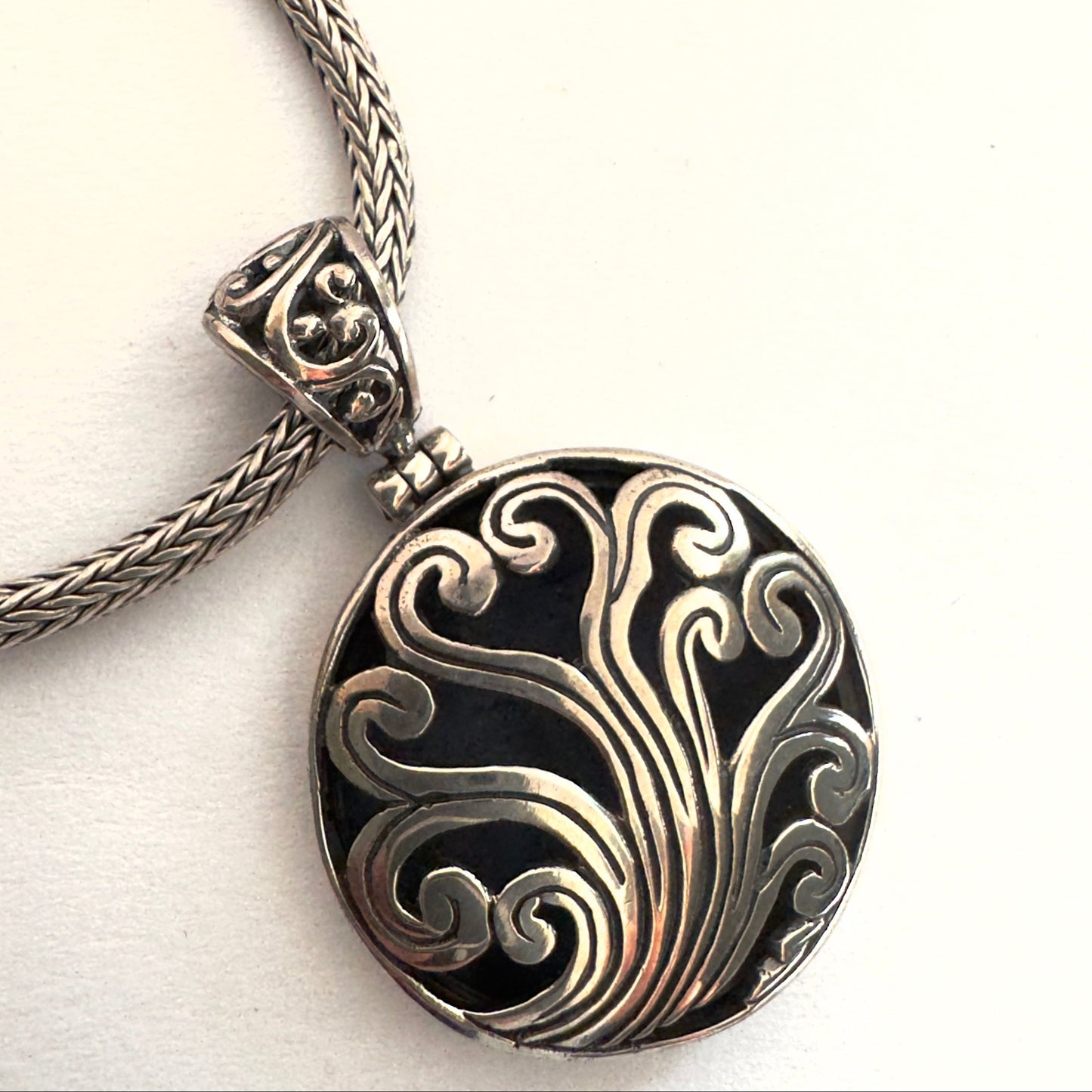 Handgefertigter Anhänger aus Sterlingsilber mit balinisierter Handwerkskunst, 4,5 cm