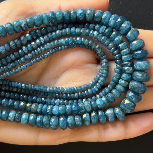 Natürlicher funkelnder Rondell-Apatit-Perlenstrang facettiert