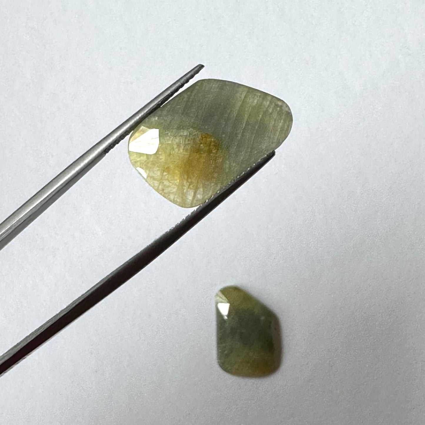 Mehrfarbiger Saphir im Rosenschliff mit flachem Boden, Paar, sehr selten, 23,33 Karat