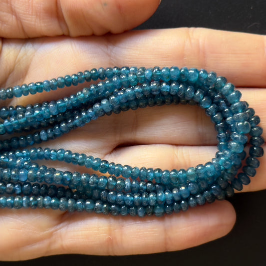 Natürlicher Apatit, handgeschliffen, facettiert, Rondell-Perlenstrang