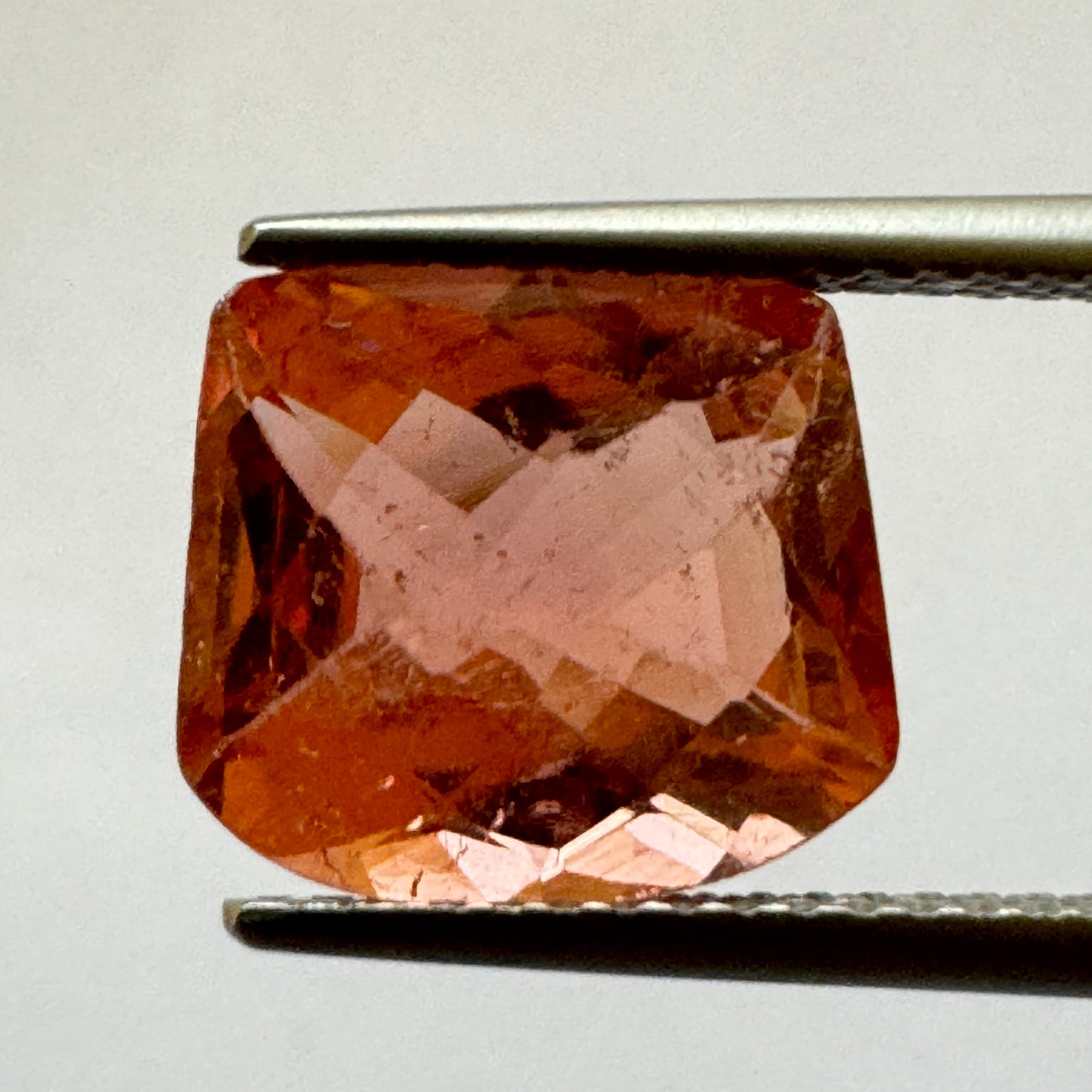 Lively Salmon Red Tourmaline in Fancy Cut 9,5mm x 10,8mm 4,07cts