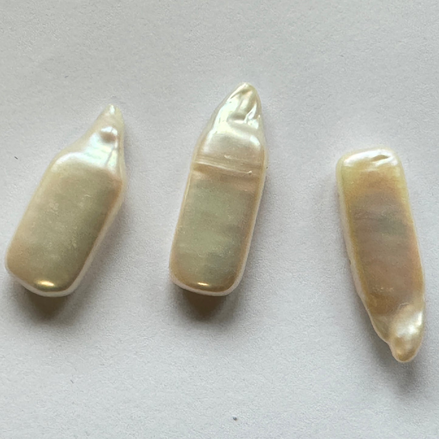 5 Pieces Beautiful Rare Elaborate White Long Pearls With 2 Holes For Jewellery