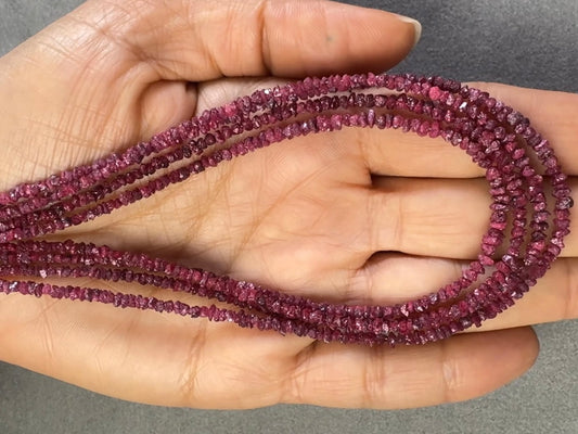 Luménz Burgunderrotes Rohdiamant-Collier — Verschluss aus Sterlingsilber