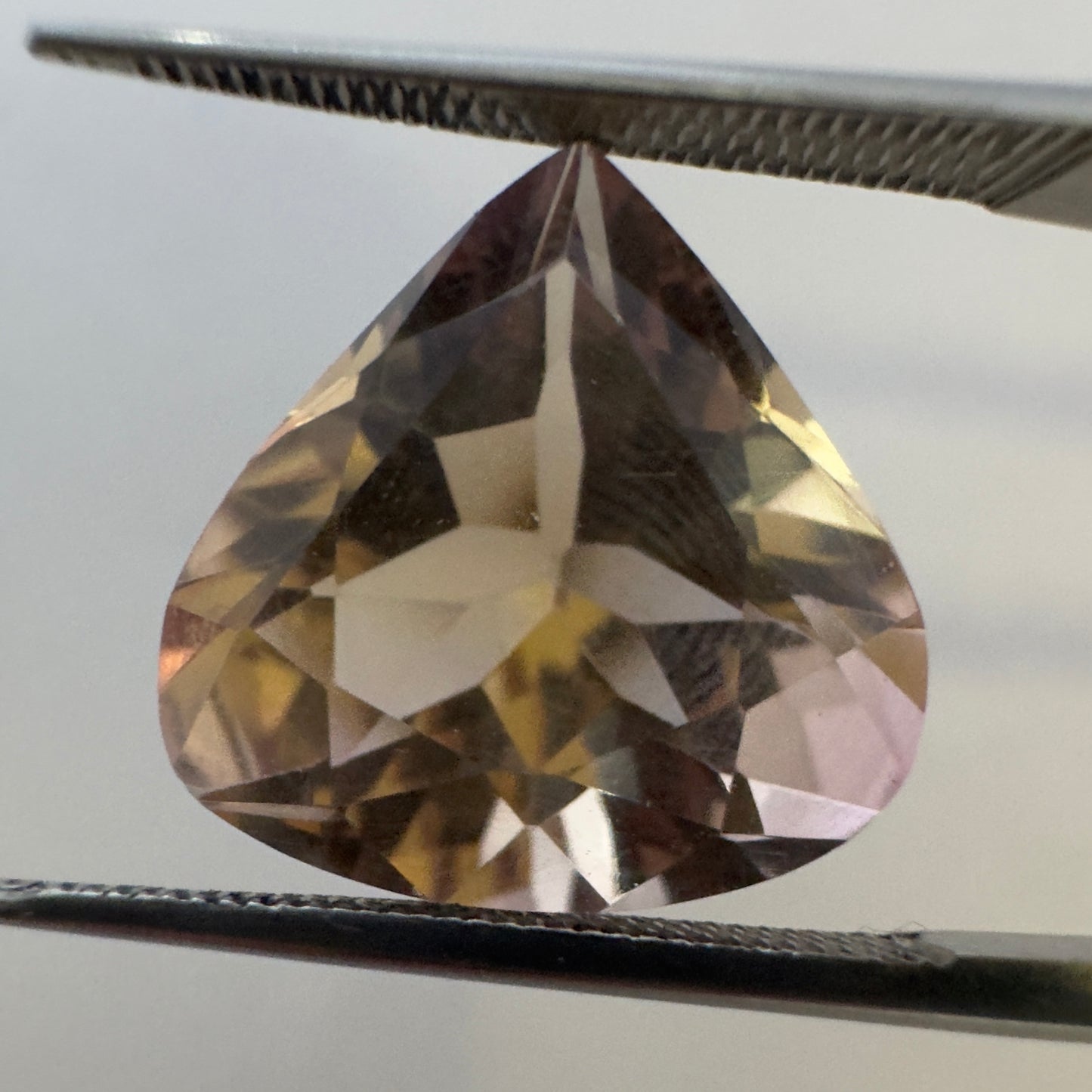 Beautiful Ametrine Trillion Cut 14,1mm x 13,8mm 7,23cts