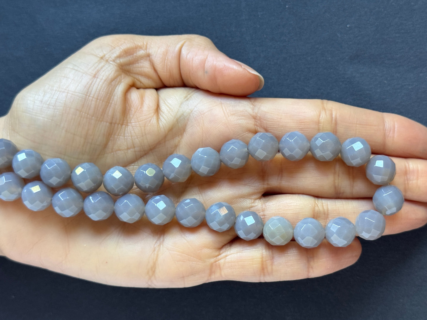 Graue Achatperlen voller Tiefe und Charakter 257,37 ct