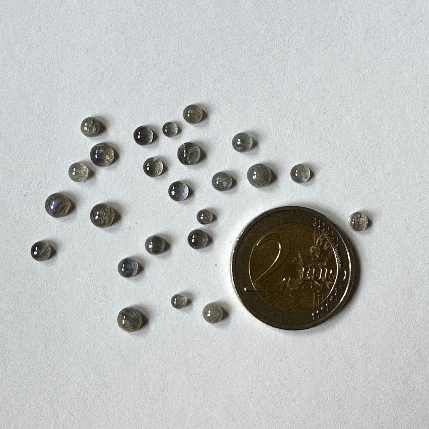 Runde Labradorit-Cabochons mit wunderschöner Opaleszenz, 20 g pro Beutel