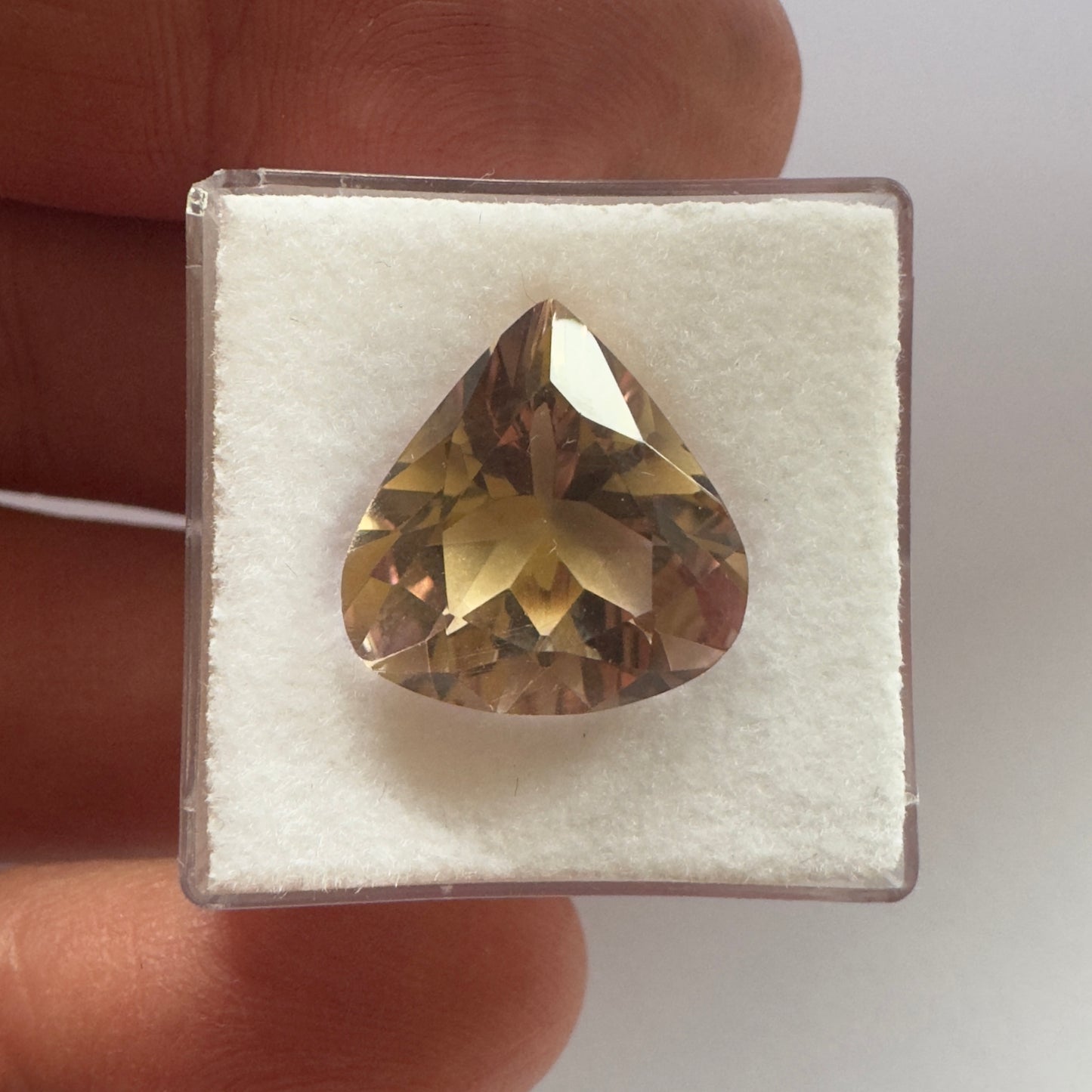 Beautiful Ametrine Trillion Cut 14,1mm x 13,8mm 7,23cts