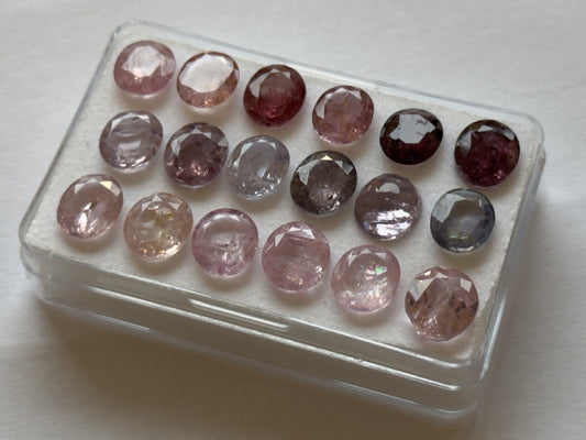 Mehrfarbiger Spinell, facettiert, oval