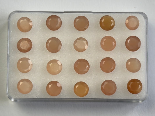 Oranger Mondstein, facettiert, rund, 6 mm