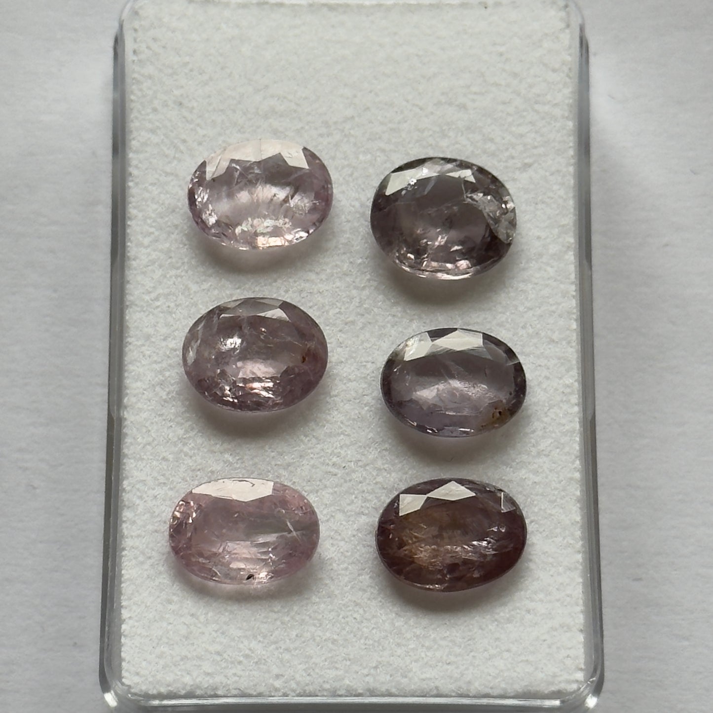 Spinell, oval, facettiert