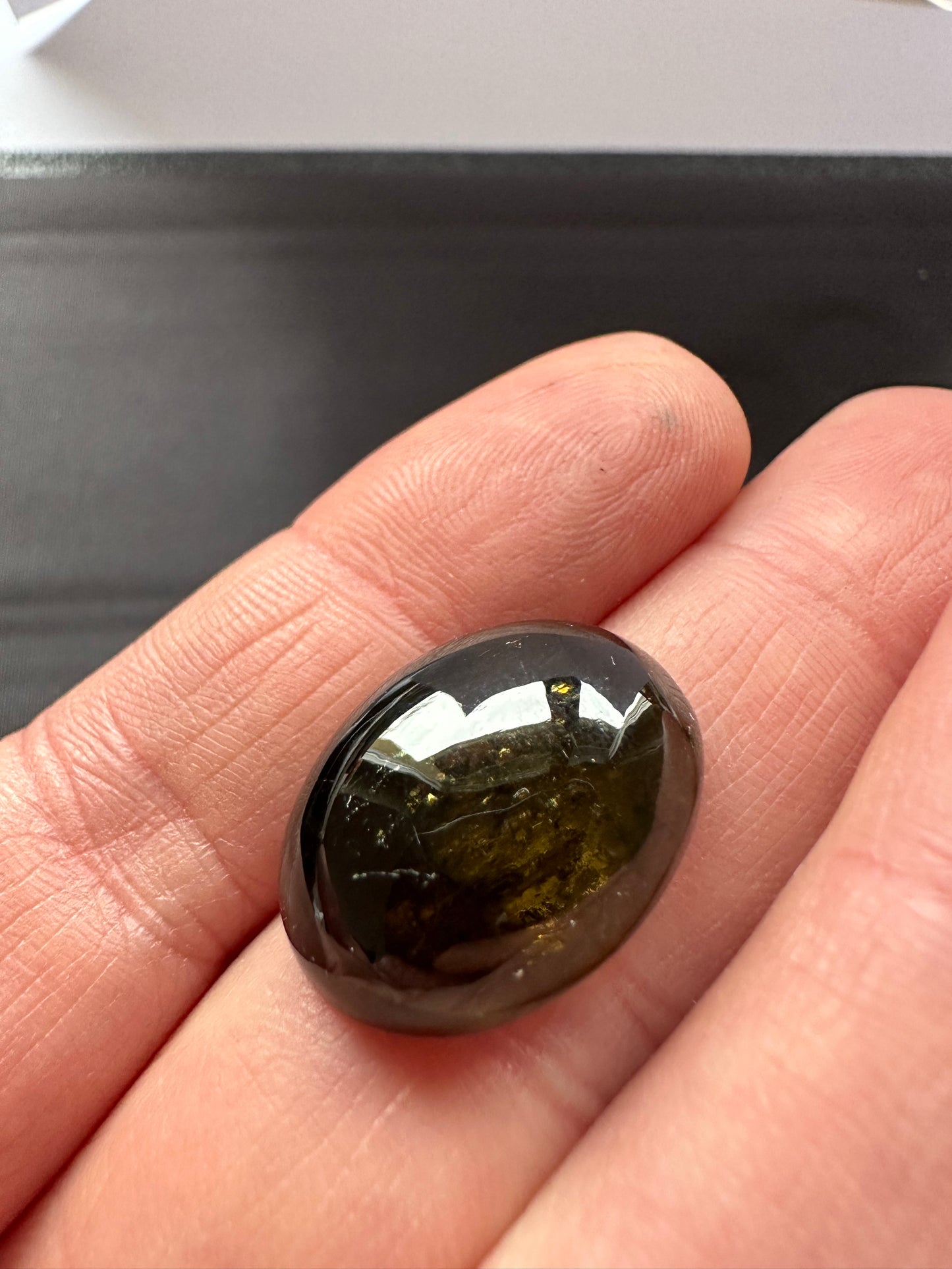 Deep-green Tourmaline, oval cabochon, 25.20cts, 21.8x15.8x9.3mm