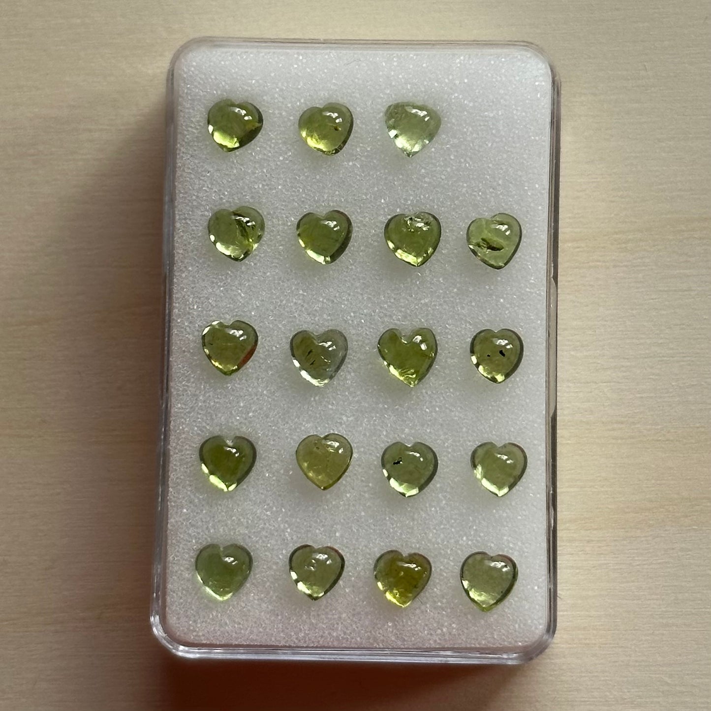 Peridot Herzförmige Cabochons 3,5-5mm