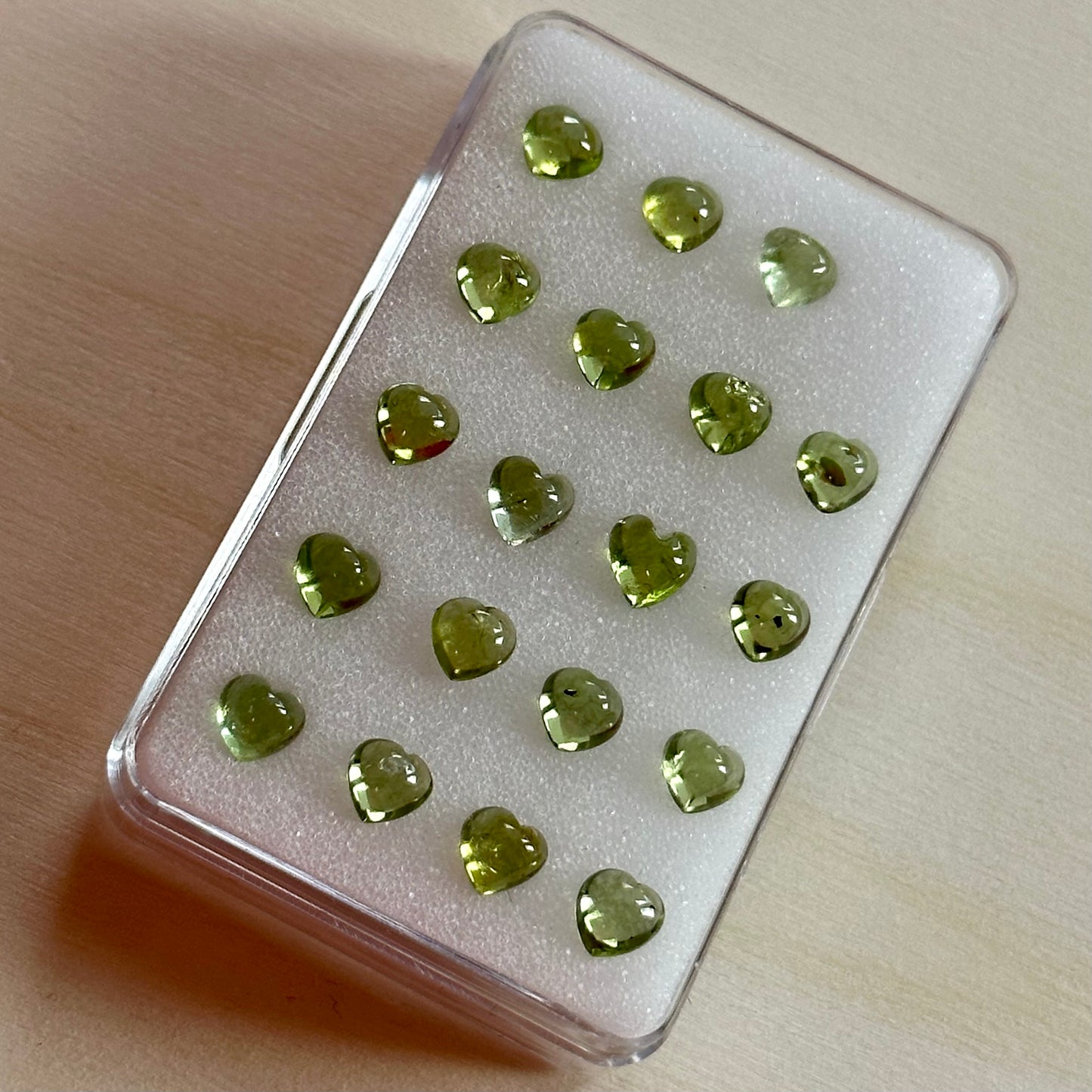Peridot Herzförmige Cabochons 3,5-5mm