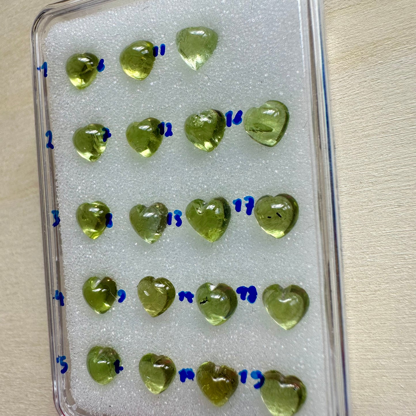 Peridot Herzförmige Cabochons 3,5-5mm
