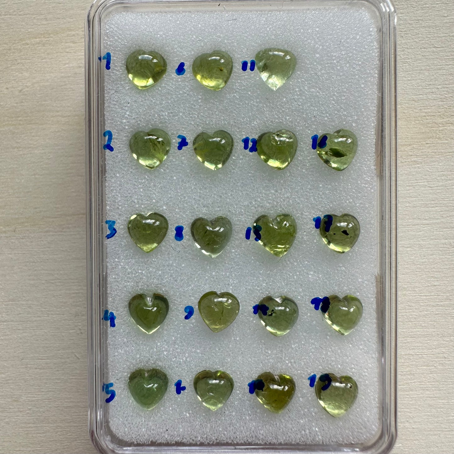 Peridot Herzförmige Cabochons 3,5-5mm
