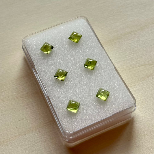 Peridot Pyramide Square Shaped Cabochon 5x5mm