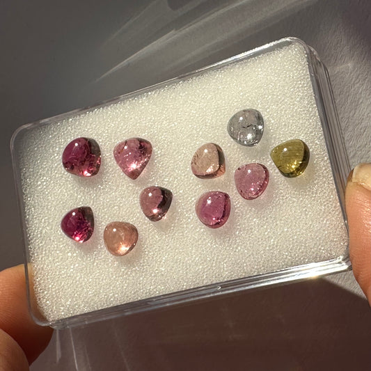 1 Turmaline Drop Shaped Cabochons 6-7mm With Inclusions