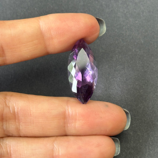 Amethyst Marquis in sattem Lilaton, 14,92 ct, 26,3 x 11,9 mm