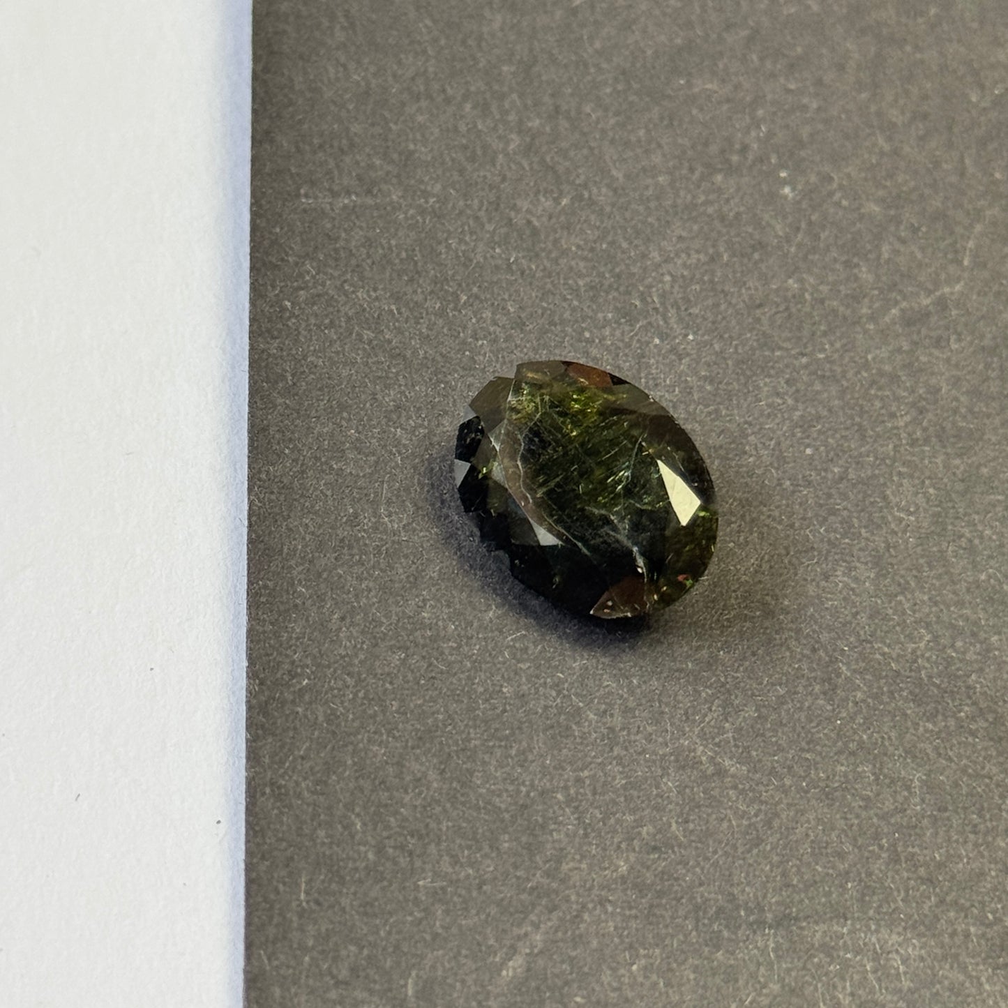 Stimmungsvoller Waldgrüner facettierter Turmalin oval 8,03 ct 15,8 x 12,0 x 6,0 mm