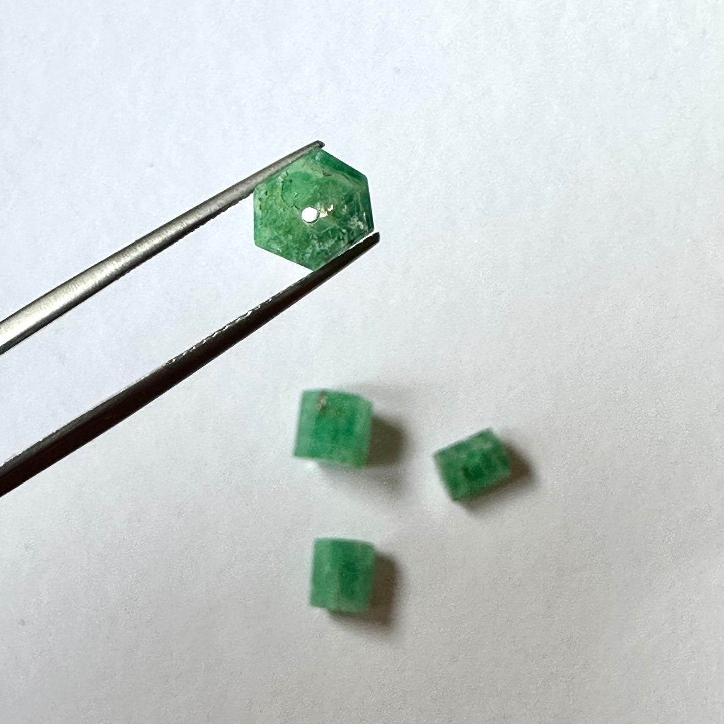 Energetische grüne Smaragd lose Perlen gebohrt
