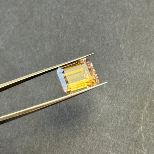 Atemberaubende Farbfusion! Ametrin Smaragdschliff 9,23 ct 13,2 x 11,1 mm