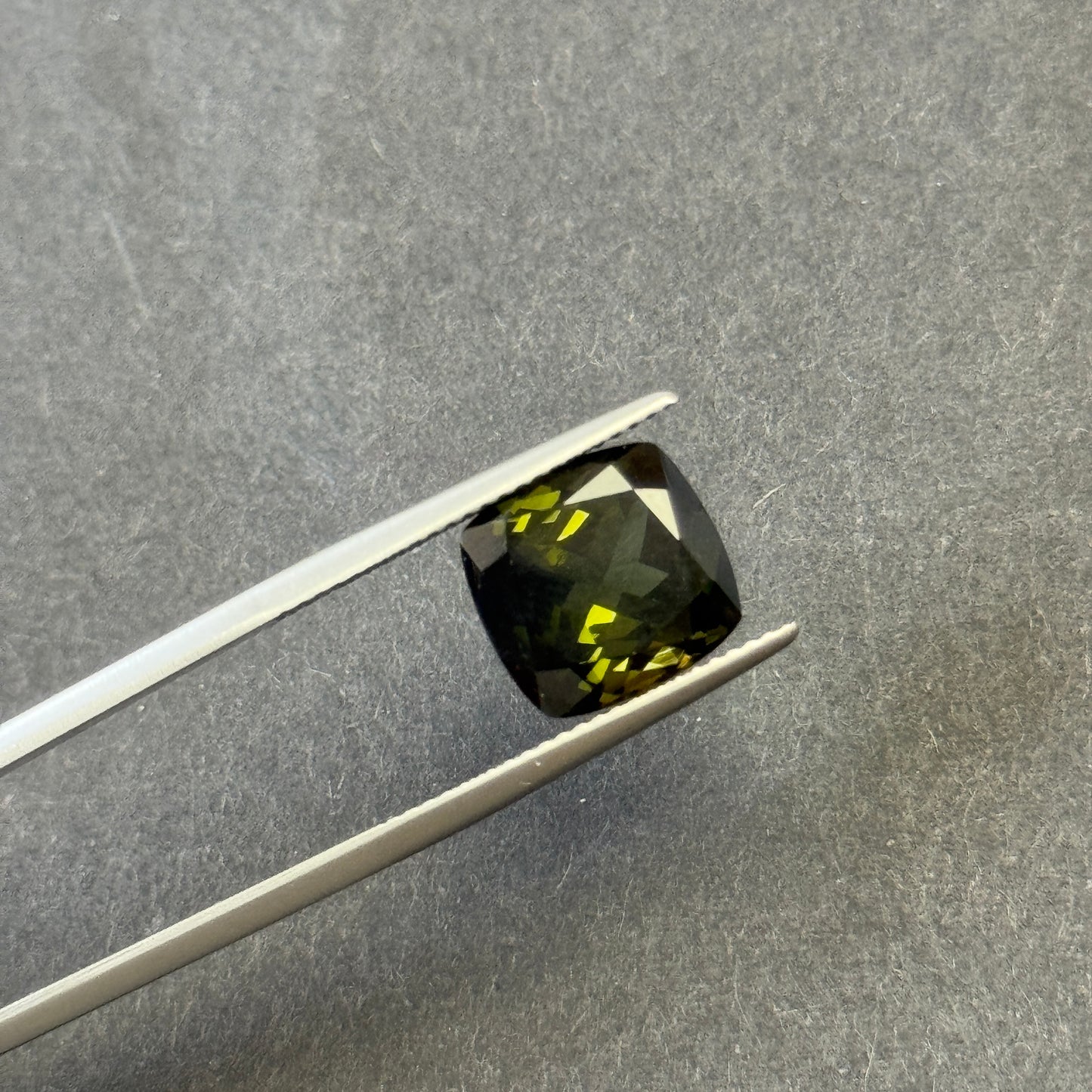 Turmalin-Kissen, 6,52 ct, 10,9 x 10,5 x 7,6 mm, mit beeindruckender Präsenz!