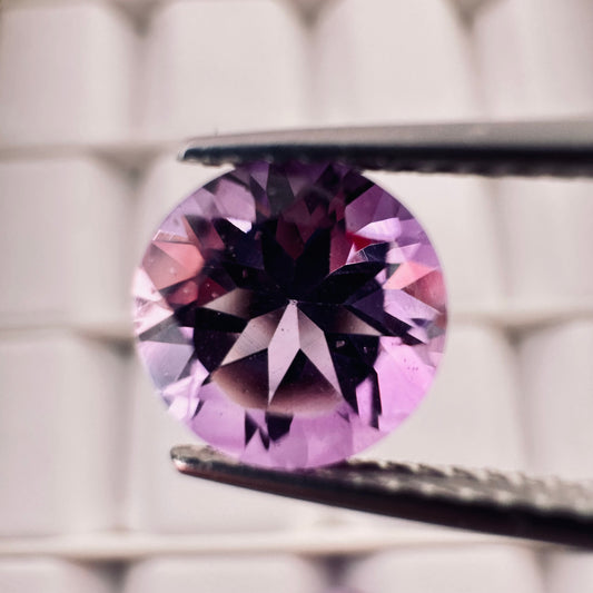 Lebendiger Amethyst, rund, intensives Lila