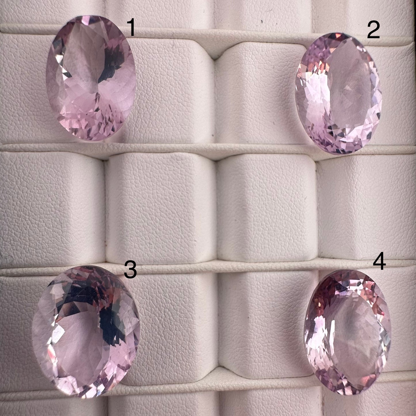 Funkelnder hellvioletter Amethyst