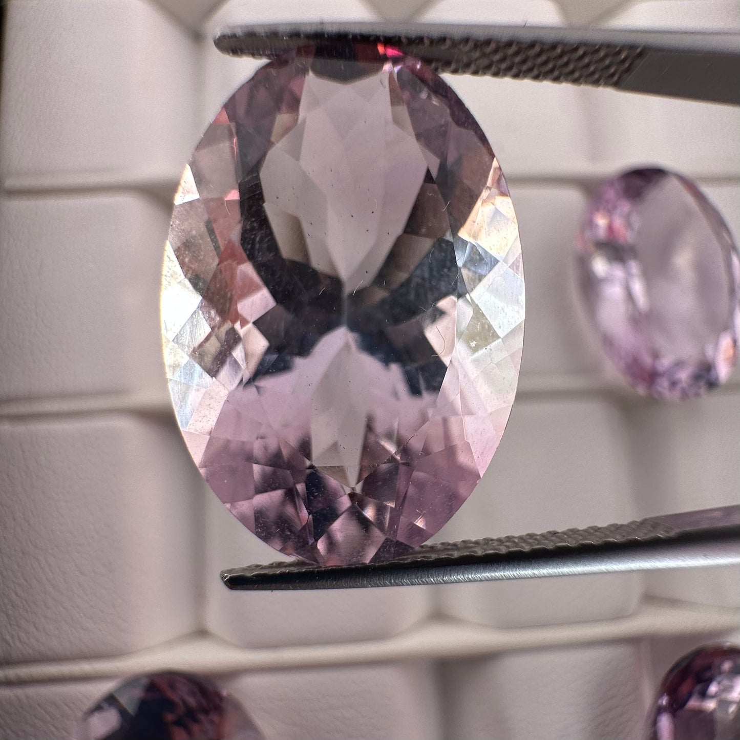 Funkelnder hellvioletter Amethyst