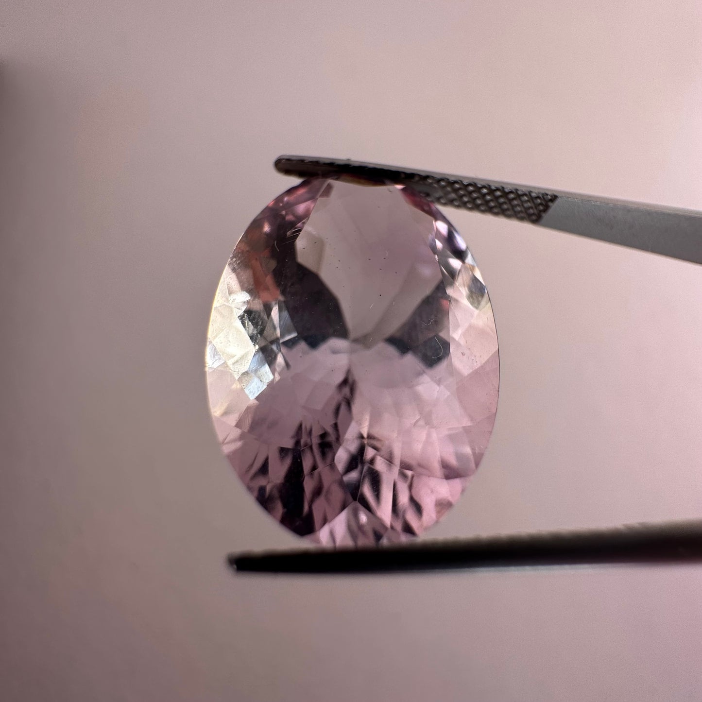 Funkelnder hellvioletter Amethyst