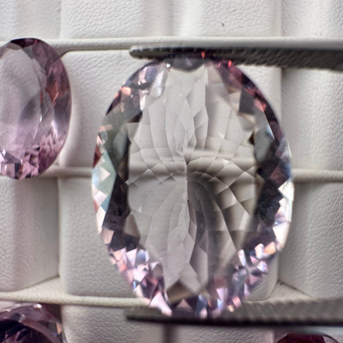 Funkelnder hellvioletter Amethyst